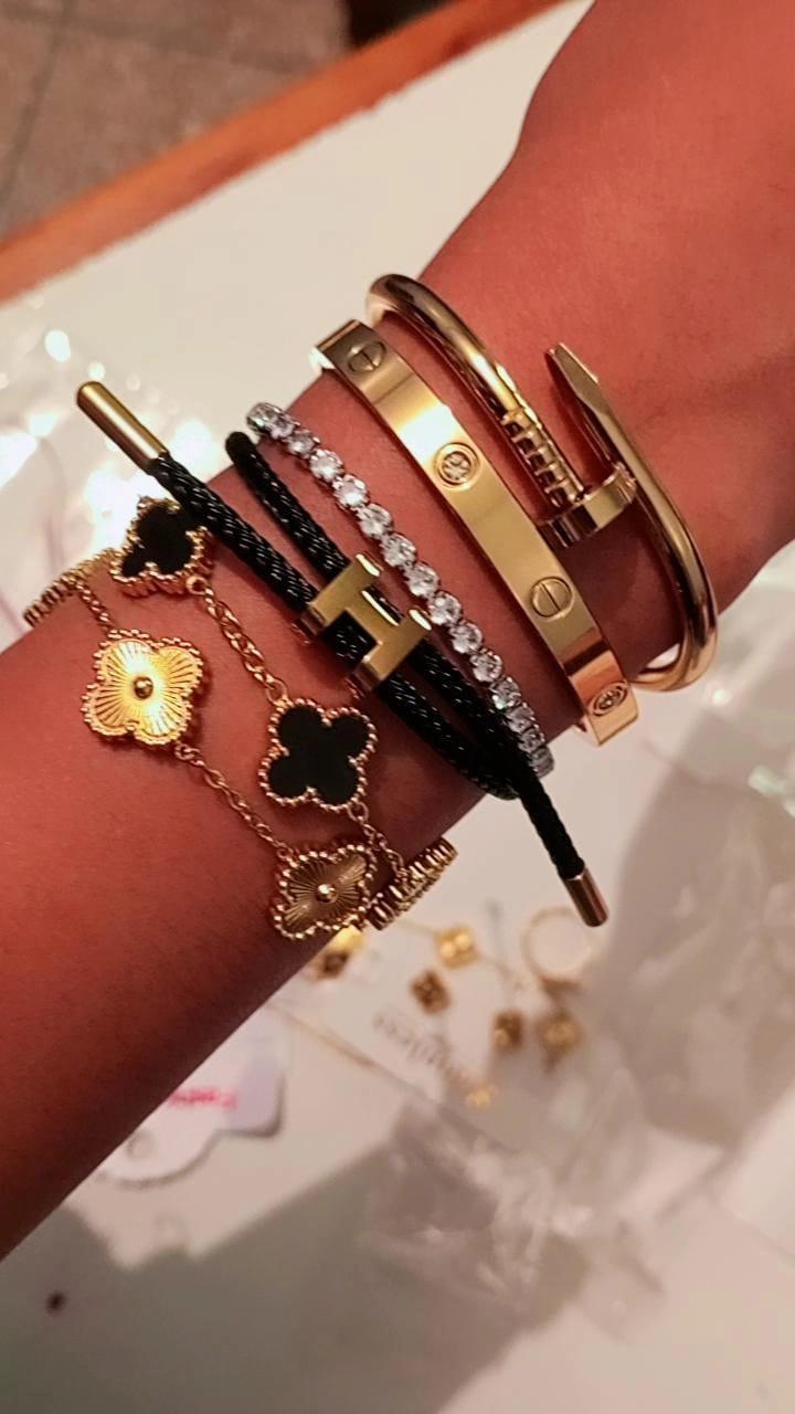 Pack of 4 Bracelets + Van Cleef–Style Set